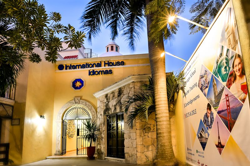 Eingang der Sprachschule Riviera Maya